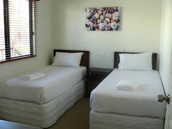 Tin Can Bay Marina Villas Esterno foto